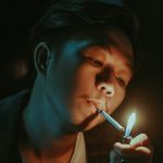 Bagaimana Sikap Orang Tua Kalau Anak Merokok?